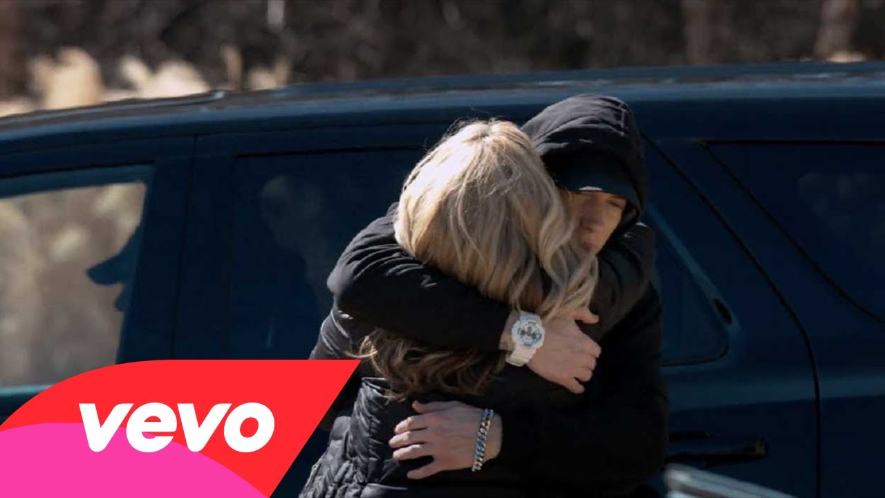 Eminem – Headlights [Video]