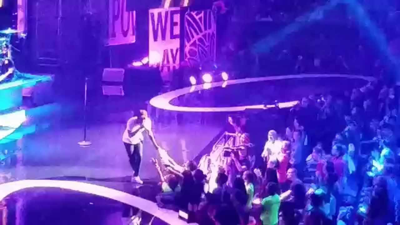 Kendrick Lamar Performs “i” For The First Time [Video]